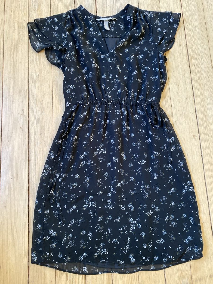 H&M Kleider: Sommerkleid mit Blümchen Gr. 34 von H&M – Gebraucht aus Oberentfelden von Elifant