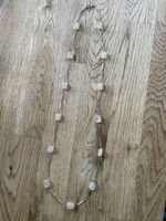 Schöne Halskette mit Rosenquarz 800