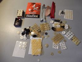 Knöpfe und Reissverschlüsse Nähzubehör Konvolut gebraucht