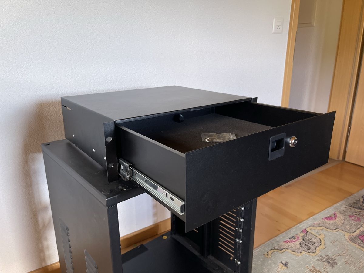 Autres accessoires: Thon Rack Drawer 2U Lockable schwarz – D'occasion à Eriz par qot 1