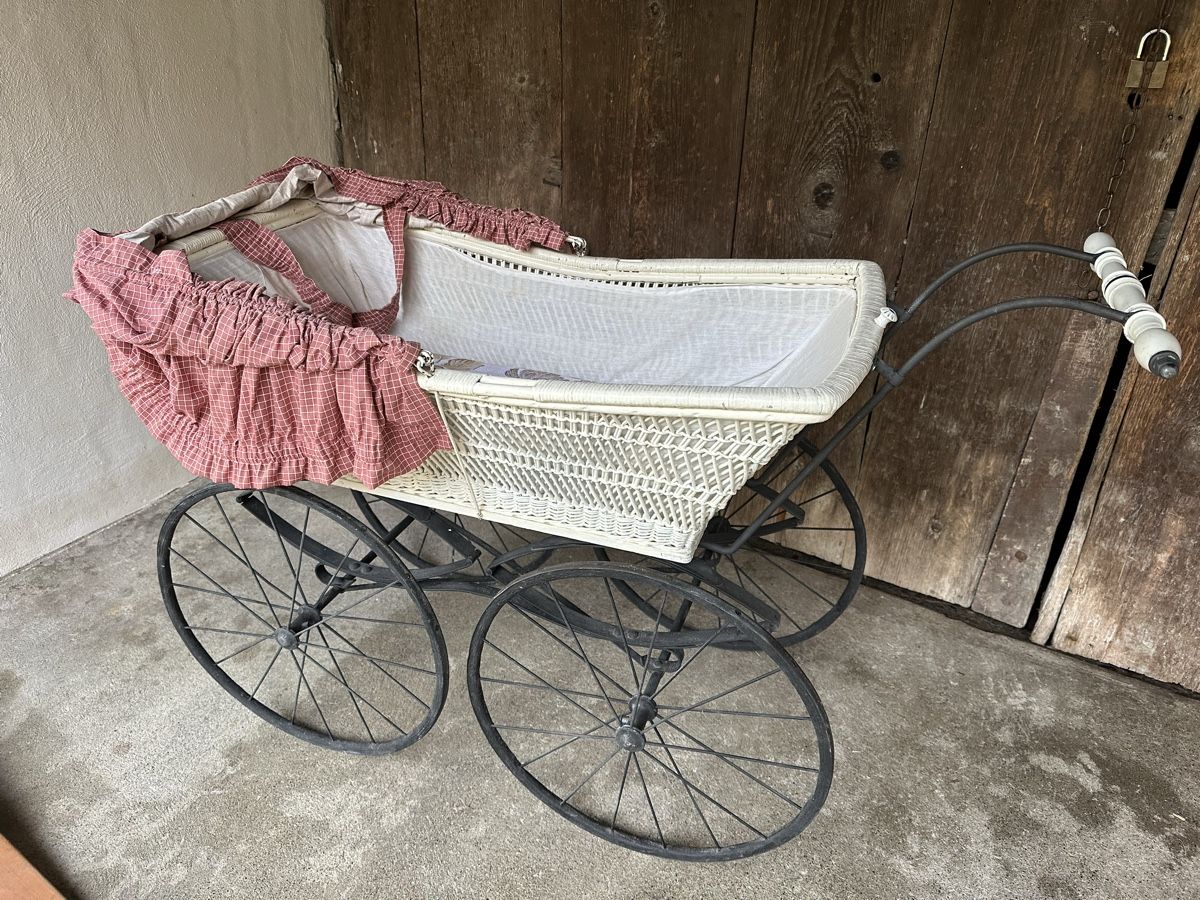 Carrozzine: Antiker Kinderwagen – Usato da Kölliken venduto da engine02 4