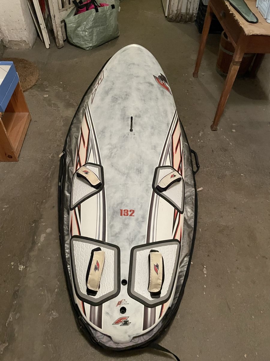 Surfboards & Schwimmbrette: F2 RX Free-Slalom Windsurf Brett, 132l – Gebraucht aus Bern von Pascal079