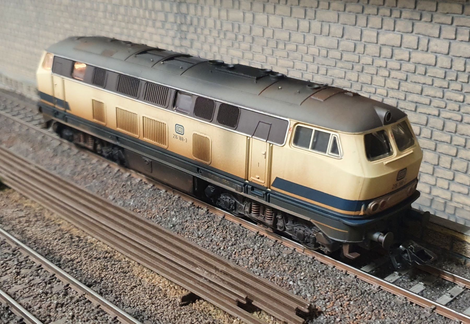 Märklin Modellini di ferrovie: BR 216 DB, MARKLIN 3374, DIGITAL + PATINE – Usato da Loveresse venduto da FIFILOULOU 2
