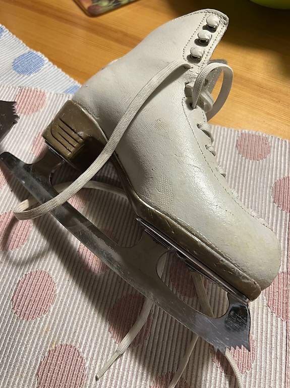 Schlittschuhe: Patin à glace 30-31 EU – Gebraucht aus Plan-les-Ouates von Kiss-bodolay 2