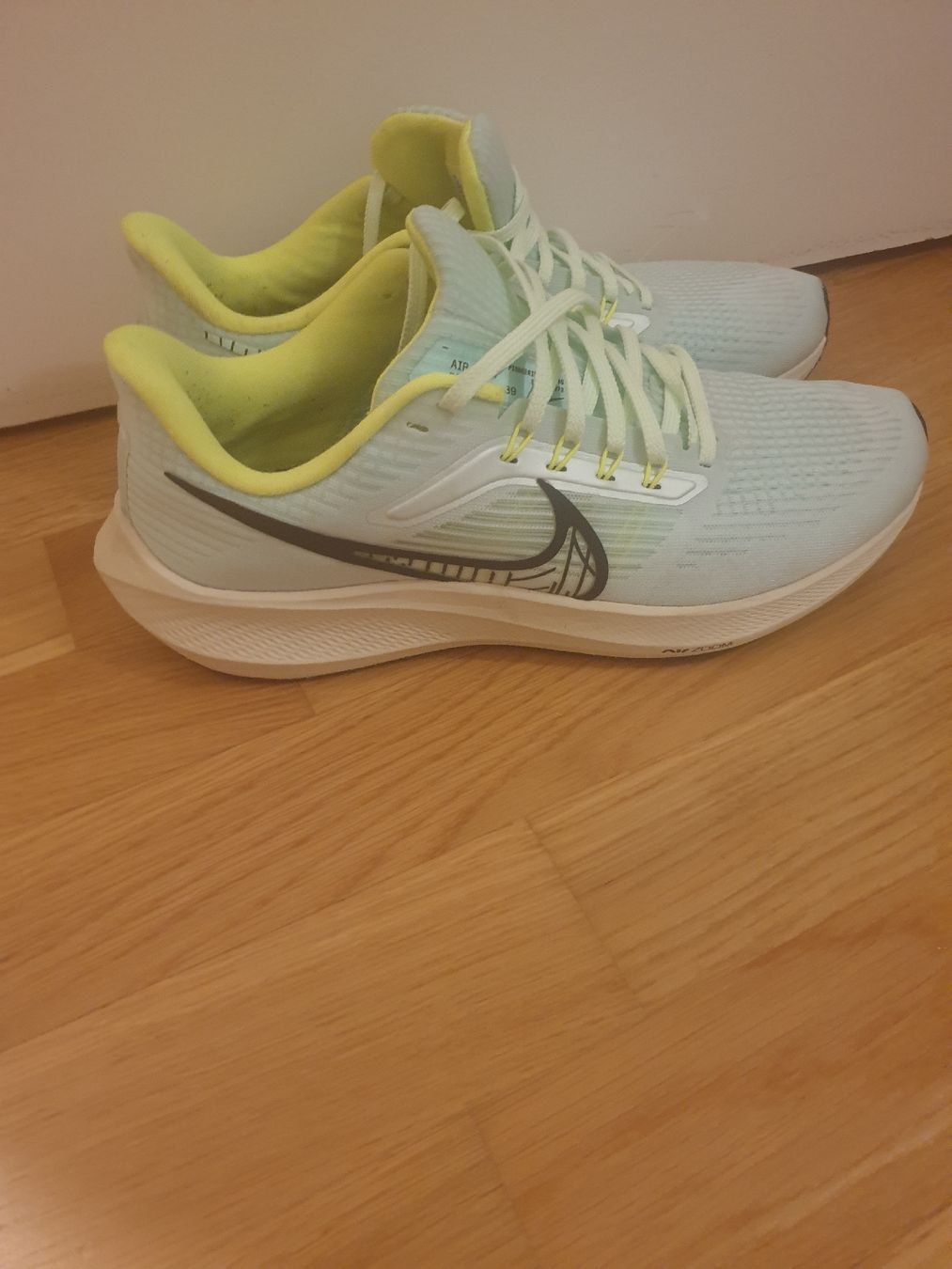 Nike Herrenschuhe: Neuf Chaussures Nike – Neu (gemäss Beschreibung) aus Fribourg von mal_8zjh