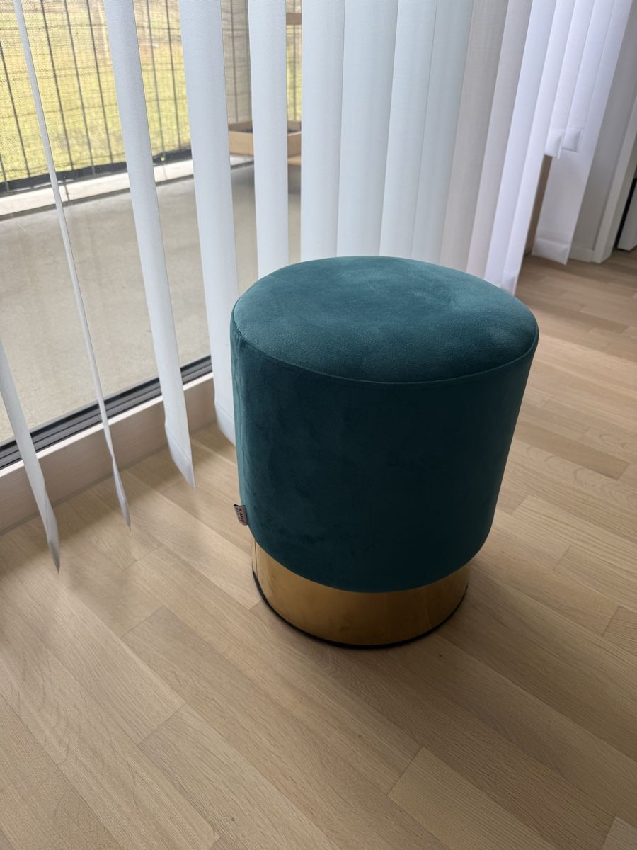 Kare Sgabelli: Hocker Kare Design Samt Petrol Gold – Usato da Stein AG venduto da Nephellim