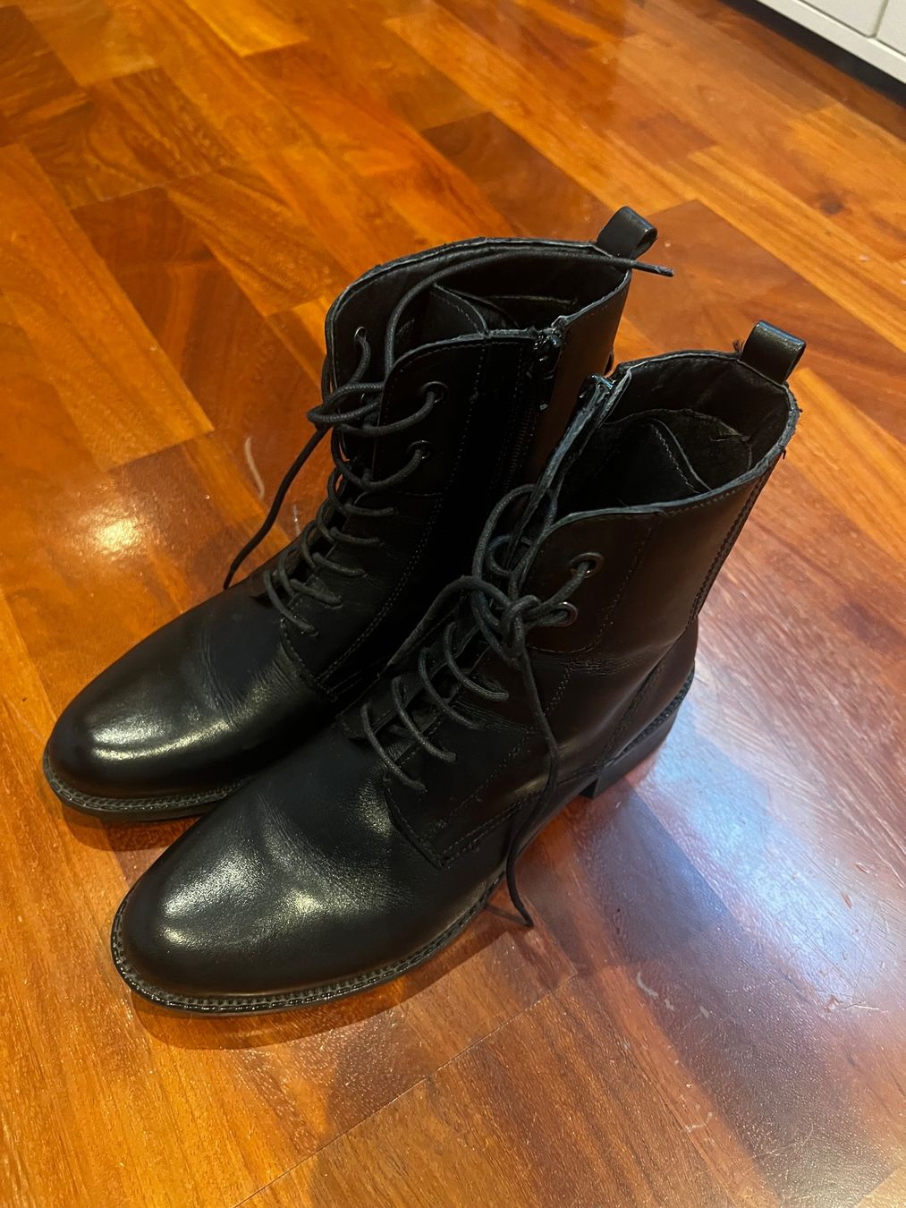 Scarpe da donna: Schwarze Übergangsboots, Grösse 39, nur einmal getragen – Usato da Bonstetten venduto da ole_t268 1