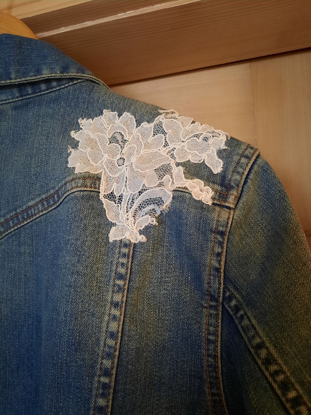 Giacche: Lindegger Jeansjacke "Küss die Braut" - Gr. 46 – Nuovo (secondo la descrizione) da Unterterzen venduto da elebo 4