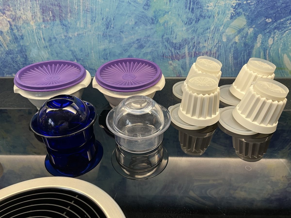 Tupperware Contenitori & Simili: Tupperware Tupperdosen Bodum Schüsseln Puddingformen Formen – Usato da Frauenfeld venduto da Babytimmy