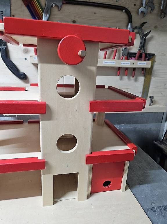 Giocattoli: Autogarage aus Holz – Usato da Tuggen venduto da F.Burkart 2