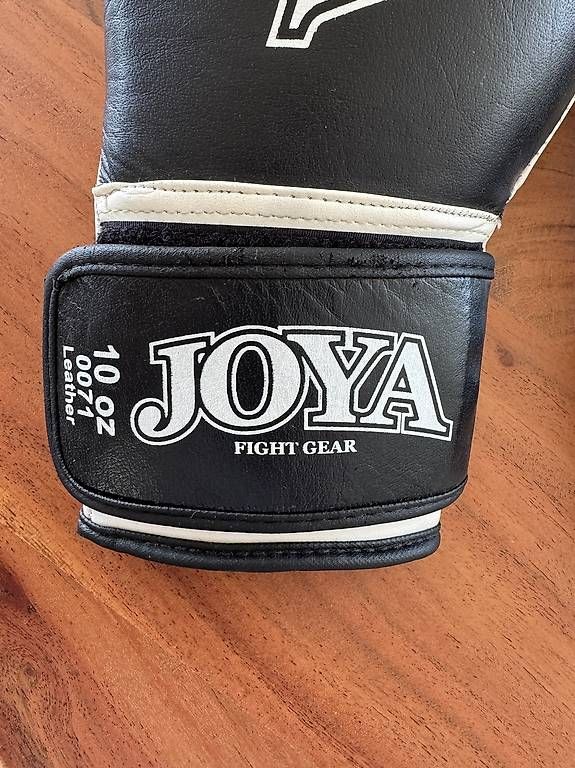Guanti & manicotti: JOYA Boxhandschuhe 10 oz Leder schwarz gebraucht – Usato da Wetzikon ZH venduto da lis_5fjc 2