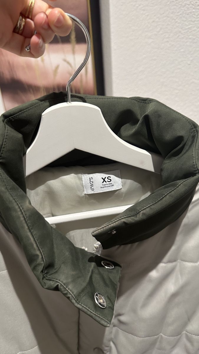 Giacche: Winter Jacke XS, hellgrau/oliv – Usato da Romanshorn venduto da tin_k9vg 3