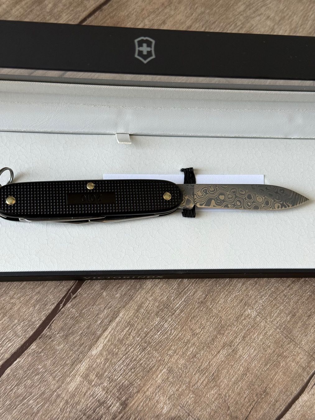 Victorinox Coltelli tascabile: Victorinox Damast 2010 2011 2012 – Nuovo (secondo la descrizione) da Wahlen b. Laufen venduto da MIG-25 2