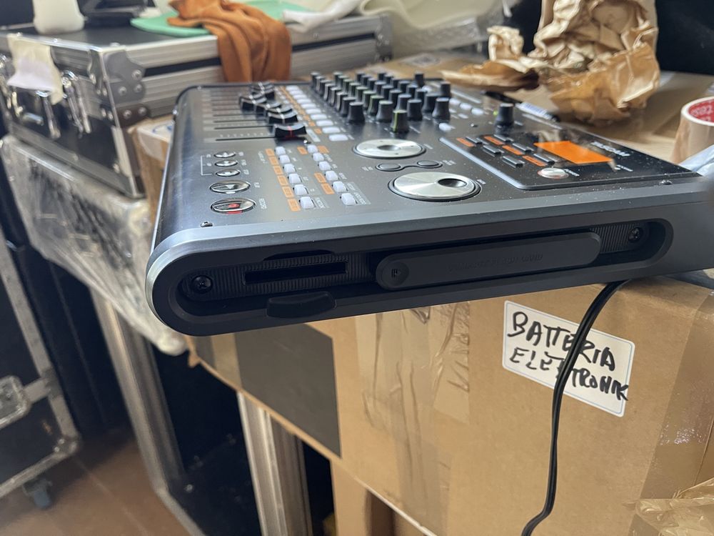 Console di mixaggio: Tascap DP-02CF defekt! Mischpult – Difettoso da Schaffhausen venduto da mariovit 3