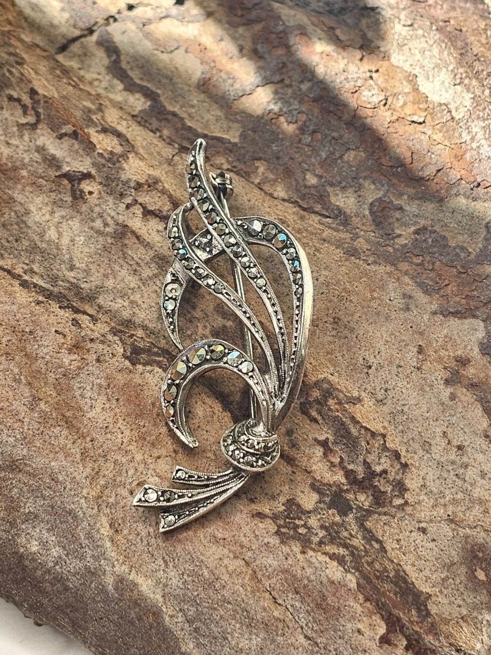 Broschen & Nadeln: Brosche in Silber mit Markasit Steinen – Gebraucht aus Zürich von MaisonBelleCachet 1