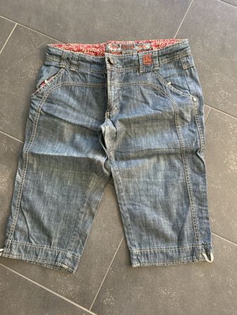 Knielange Shorts von NILE