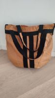 Leder Tasche. Cool Farbe