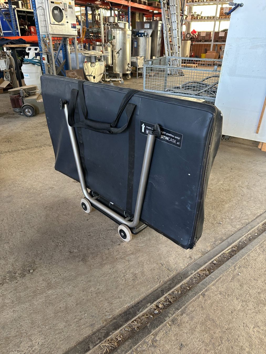 Ladenausstattungen & Messebau: JUSTINCASE mobile bar V2 - Klappbare Theke mit Case – Gebraucht aus Appenzell von OcclineGmbH 5