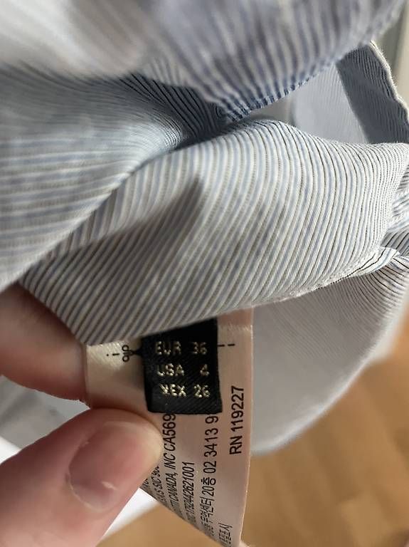 Camicette: Massimo Dutti Hemdbluse hellblau gestreift  Gr. 36 – Usato da Zürich venduto da Ineselisabeth 1