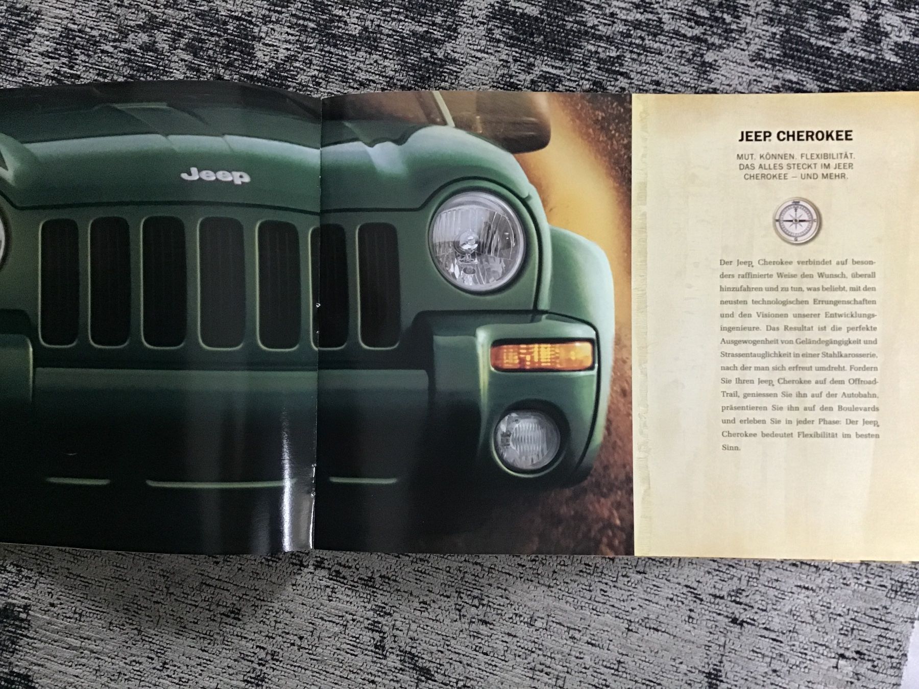 Jeep Dokumente: Jeep Programm Verkaufsprospekt 36 Seiten Jahr 2004 – Gebraucht aus Scherzingen von Starseller62 5