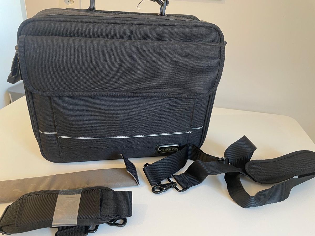 Borse: Schwarze Laptoptasche Dicota gepolstert – Usato da Basel venduto da Ch2005