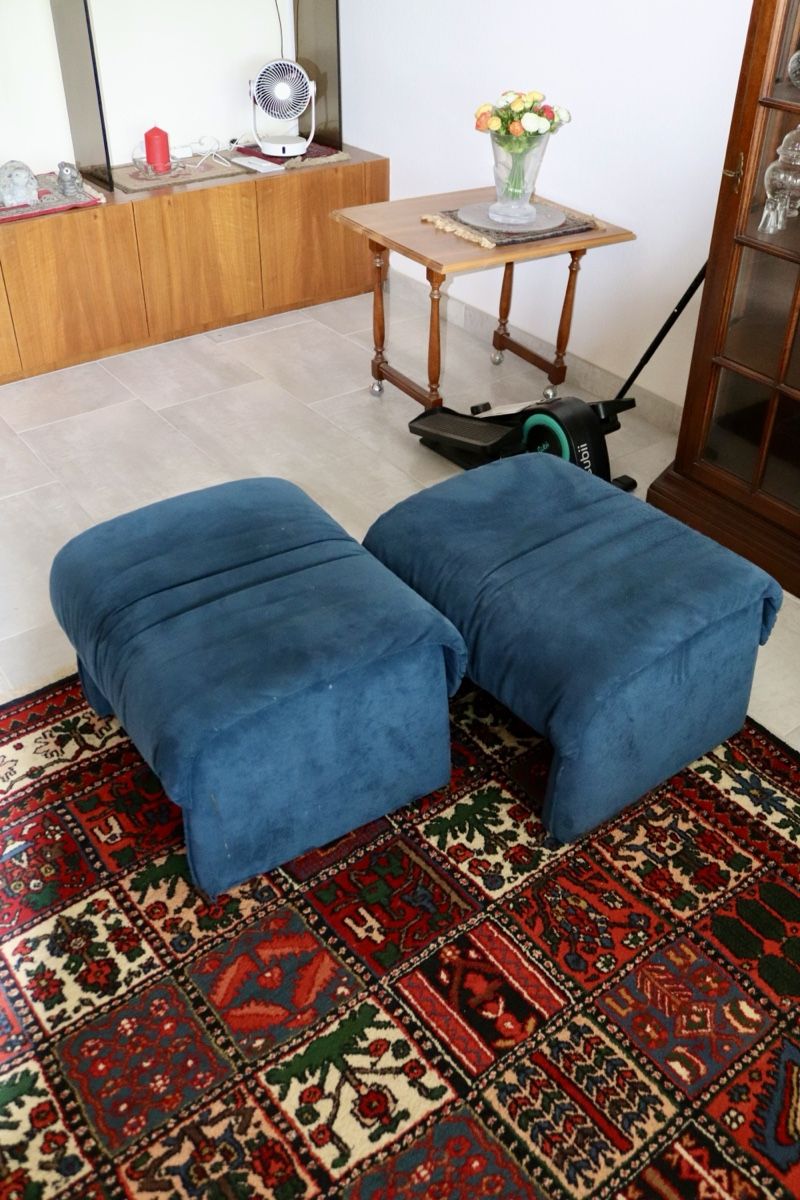 Divani: Wohnzimmer-Set blau: 3er-Sofa, 2er-Sofa, 2 Hocker,Couchtisch – Usato da Dübendorf venduto da Vinny_S 4