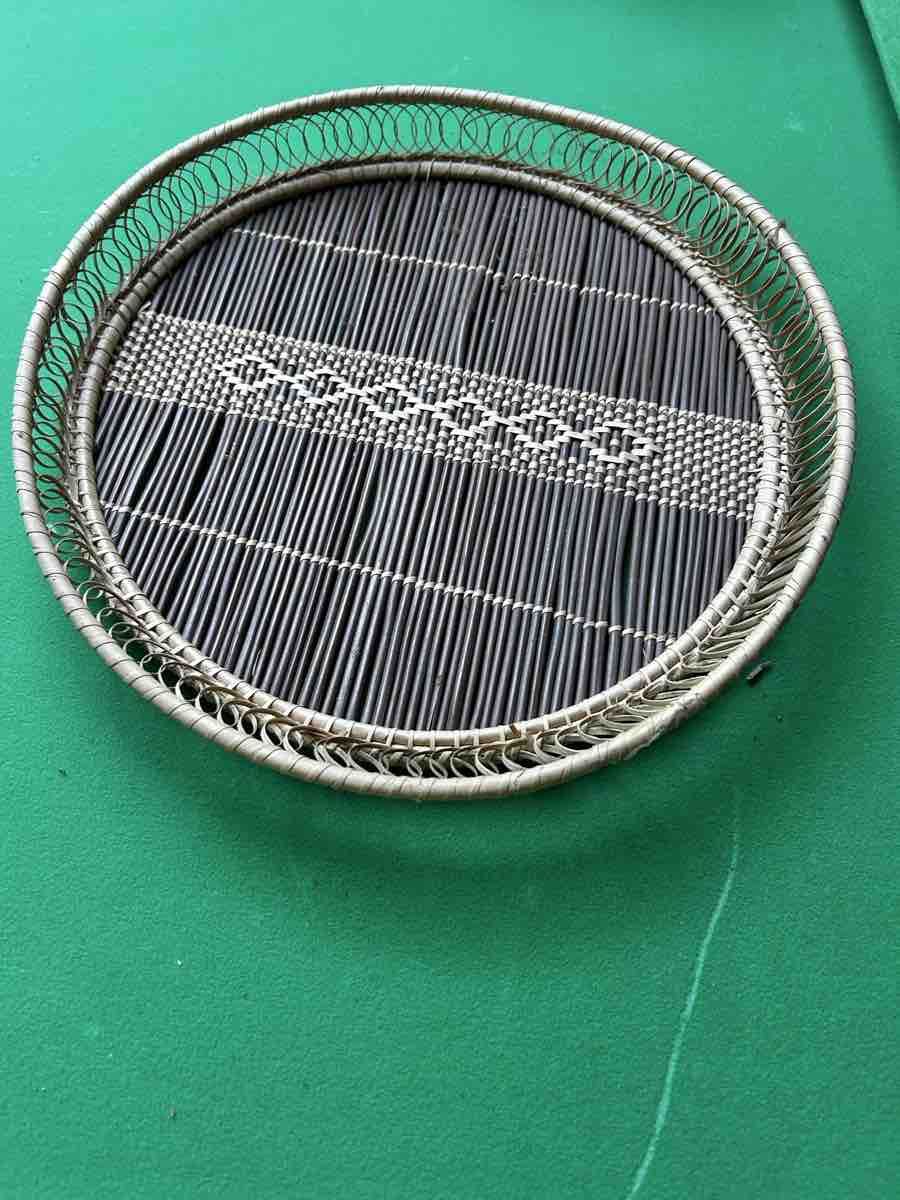 Piatti di portata: Rundes Tablett aus Flechtmaterial gebraucht – Usato da Wiedlisbach venduto da Jonas_A