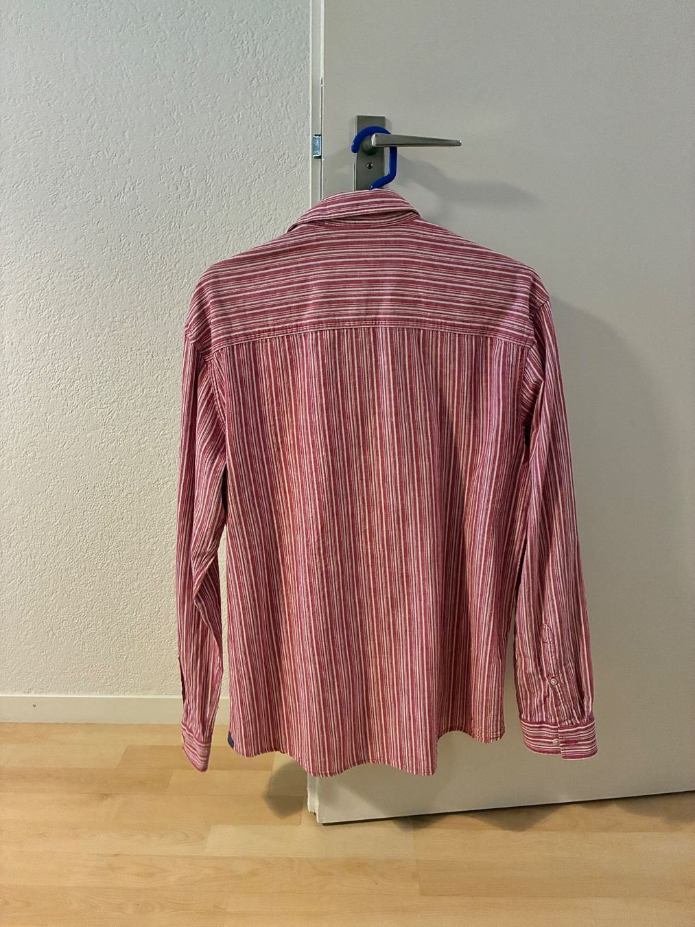 Esprit Camicie: Esprit Baumwolle Herrenhemd rot gestreift – Usato da Kriens venduto da adr_bbp8 1