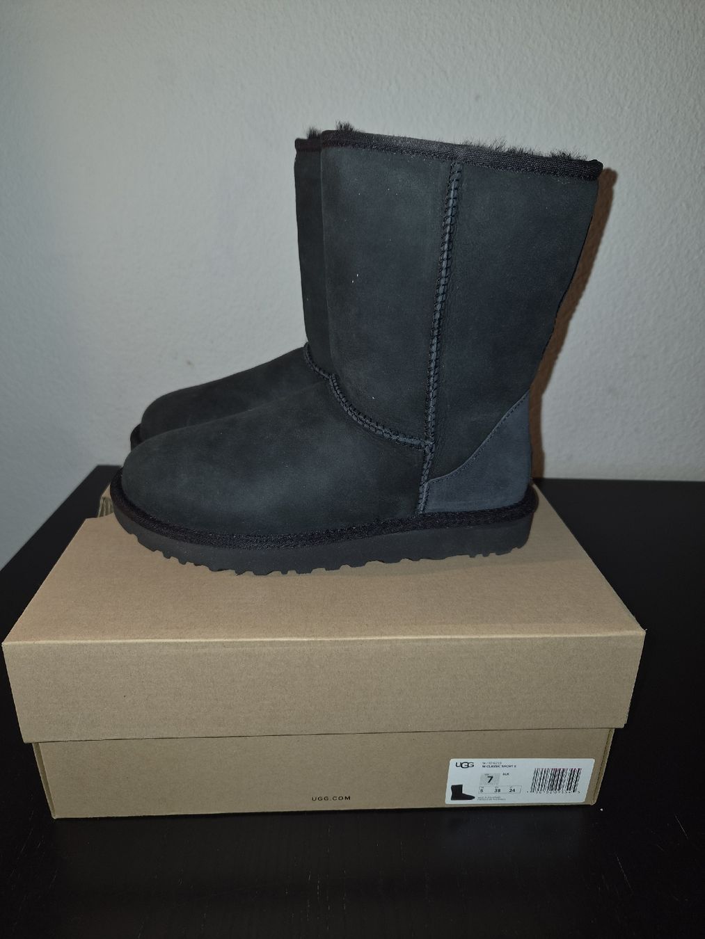 Ugg Scarpe da donna: UGG Boot Classic Short, Grösse 38 – Nuovo e nell'imballaggio originale da Reinach BL venduto da sunny2014
