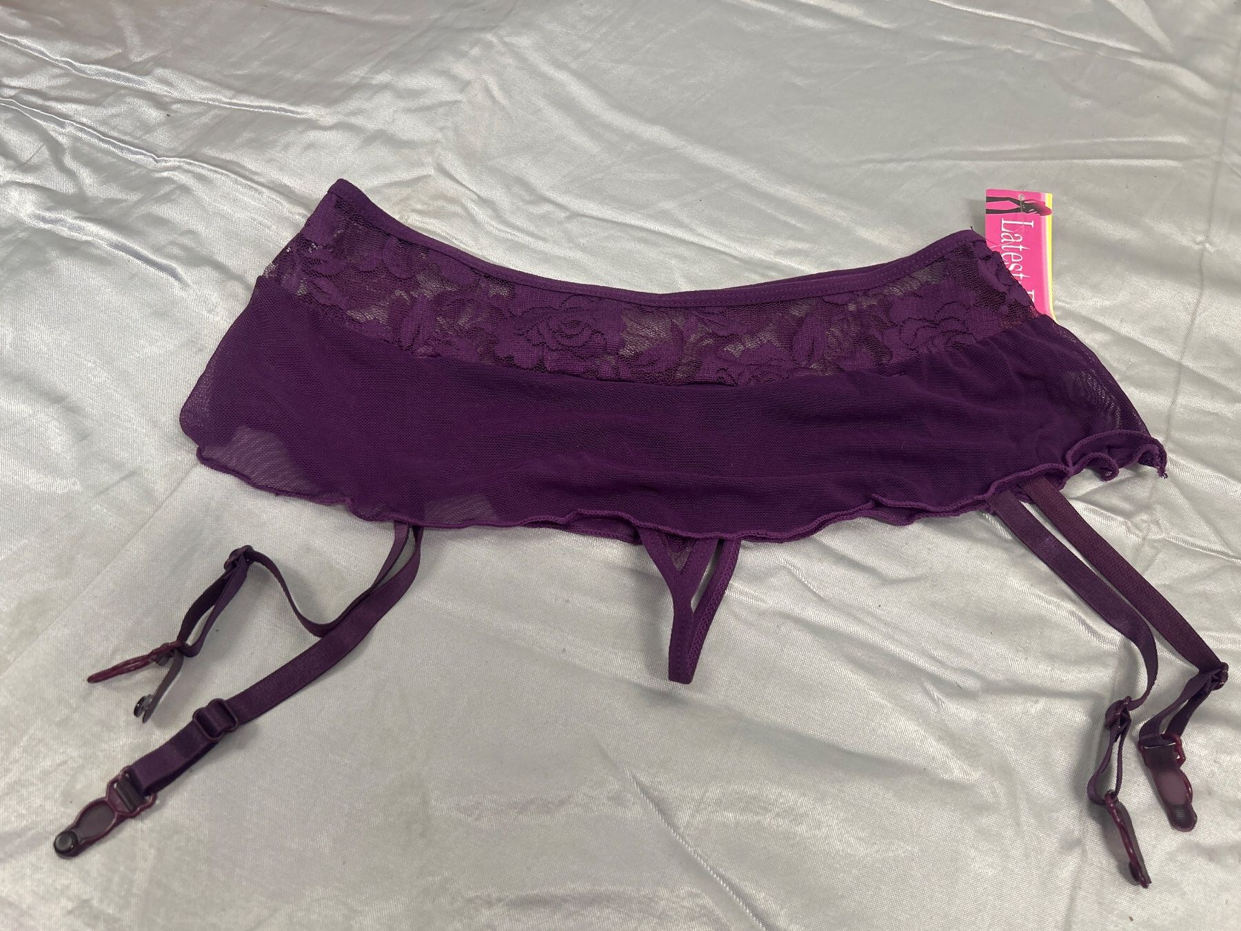 Autres dessous: Sexy Strapsgurt Strapshalter mit String Spitze Lila S-L Neu – Neuf avec emballage d'origine à Regensdorf par Spyke55 1