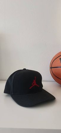 Nike Jordan Cap, schwarz - rotes Logo