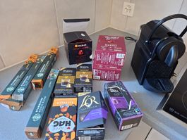 Nespresso Inissia + ca. 220 Kaffeekapseln