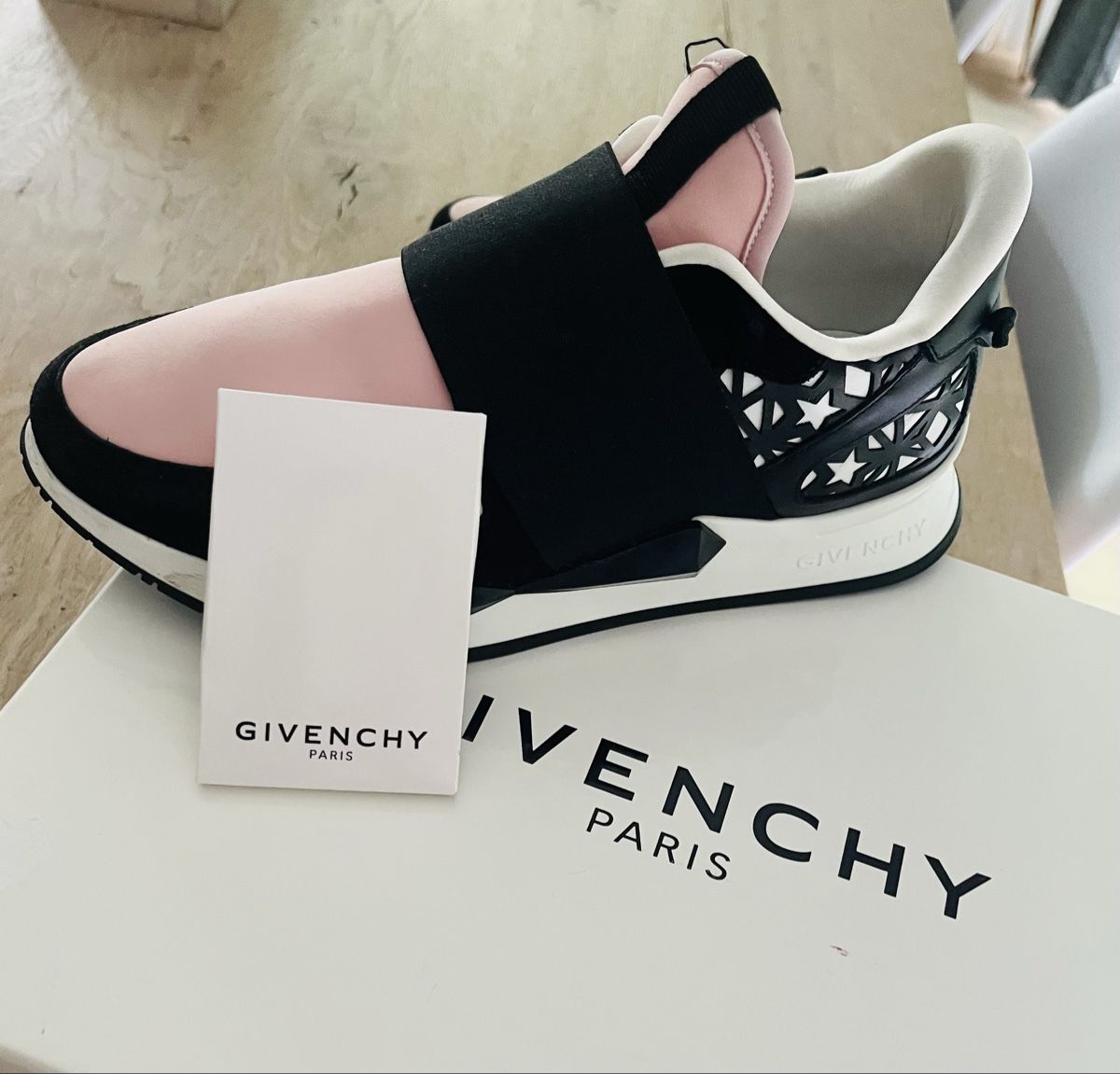 Damenschuhe: Givenchy Turnschuhe Runner Elastique Rose/Noir Grösse 37 – Gebraucht aus Zollikerberg von Funny014
