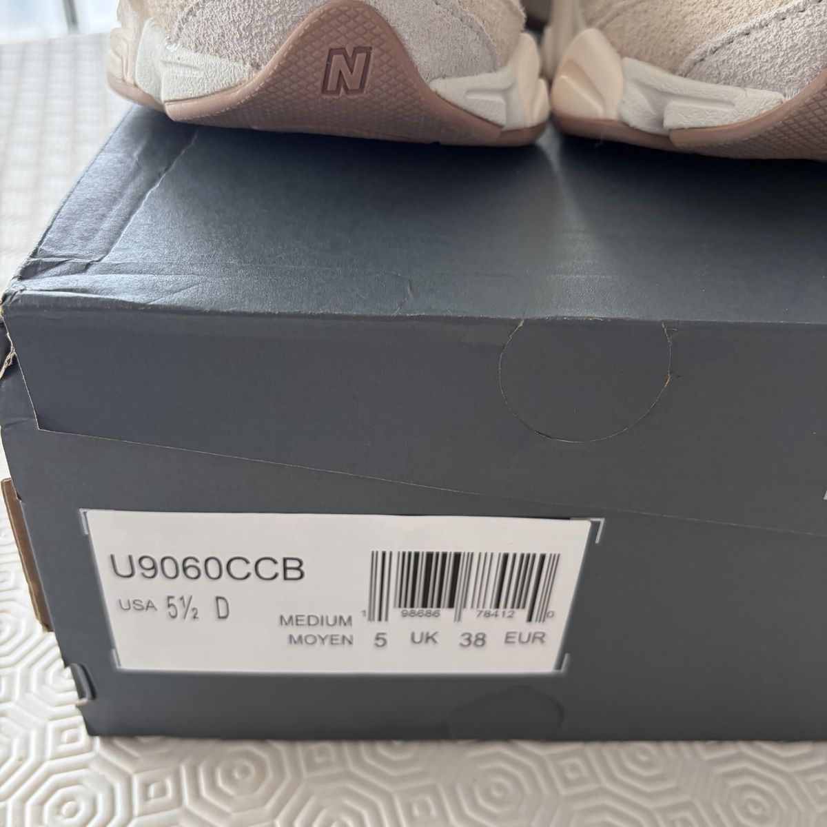 New Balance Chaussures hommes:  New Balance 9060 Bisque- Taille 38 – Neuf avec emballage d'origine à Onex par Chooseyoursneaks 6