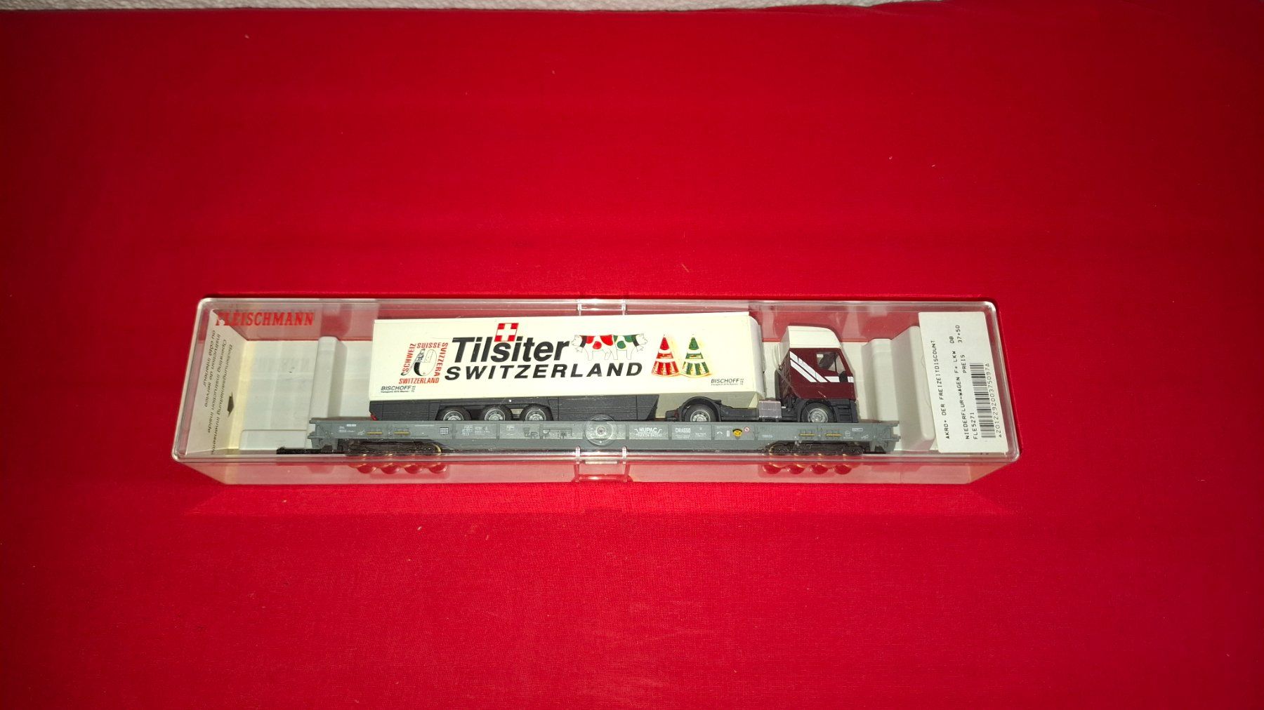 Fleischmann Modelleisenbahnen: Fleischmann:Hupac- Mittelagen mit "Tilsiter"Sattelschlepper – Neu (gemäss Beschreibung) aus Märwil von Siebenzipfel 2