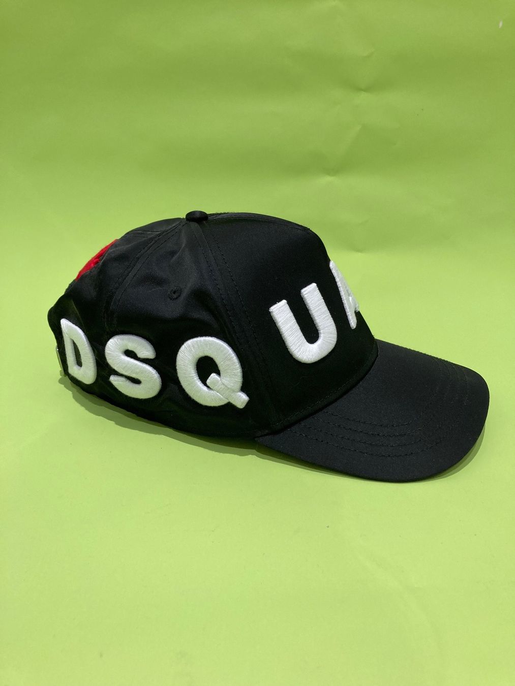 Dsquared2 Copricapi, berretti & cappellini: DSQUARED 2 cappello unisex 56,57,58,59 – Usato da Paradiso venduto da Kayakara 3
