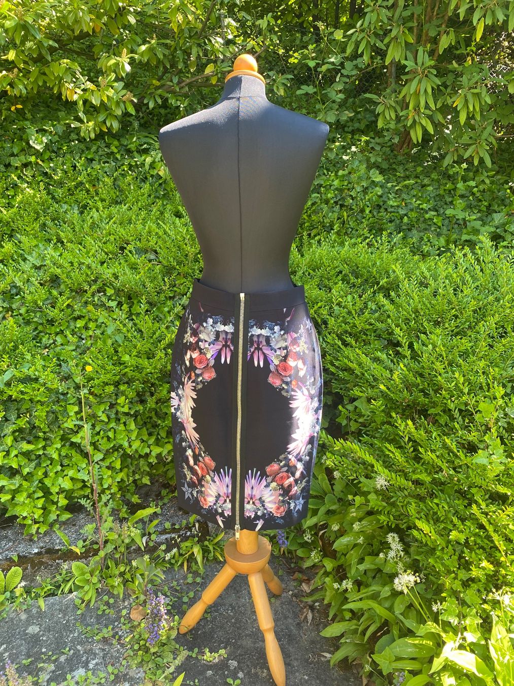 Givenchy Röcke: GIVENCHY Rock mit Blumenmuster, Gr. 38 – Gebraucht aus Zürich von JDB_Vintage 1