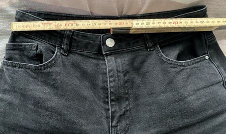 Schwarze Jeanshose