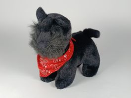Chien noir en peluche