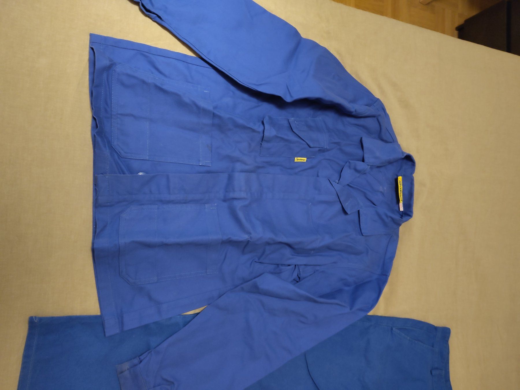 Lots de vêtements: Bleu de travail ensemble pantalon et veste – D'occasion à Biel/Bienne par vin_mq5n 2