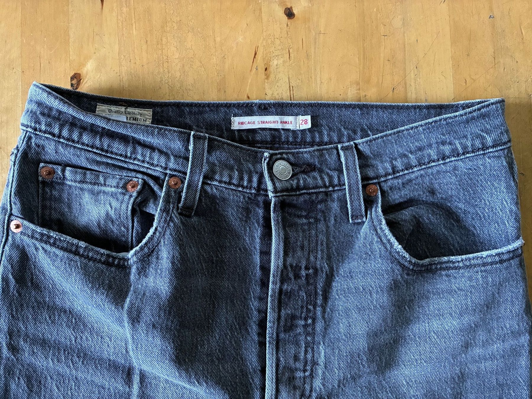 Levi's Jeans: Levi´s ribcage straight ankle W28 L 27 anthrazit – Usato da Schaffhausen venduto da FannyUsedom