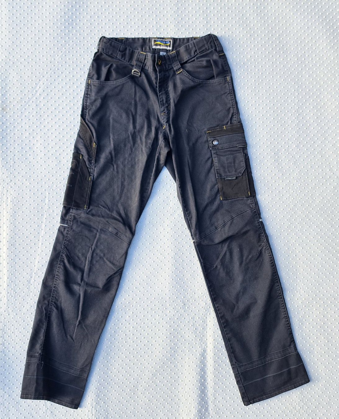 Wikland Pantaloni: Coole Wikland Hose / Arbeitshose, robust, Grösse 30/32 – Usato da Gysenstein venduto da joshuas81