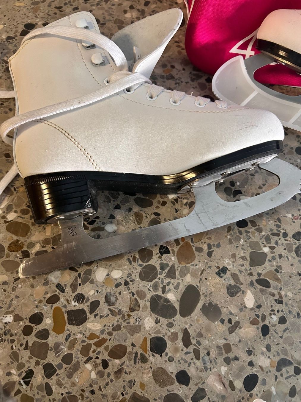 Pattini da ghiaccio: Schlittschuhe mit Tasche Grösse 33 / 34 – Usato da Horgen venduto da Sunshine_12399 1