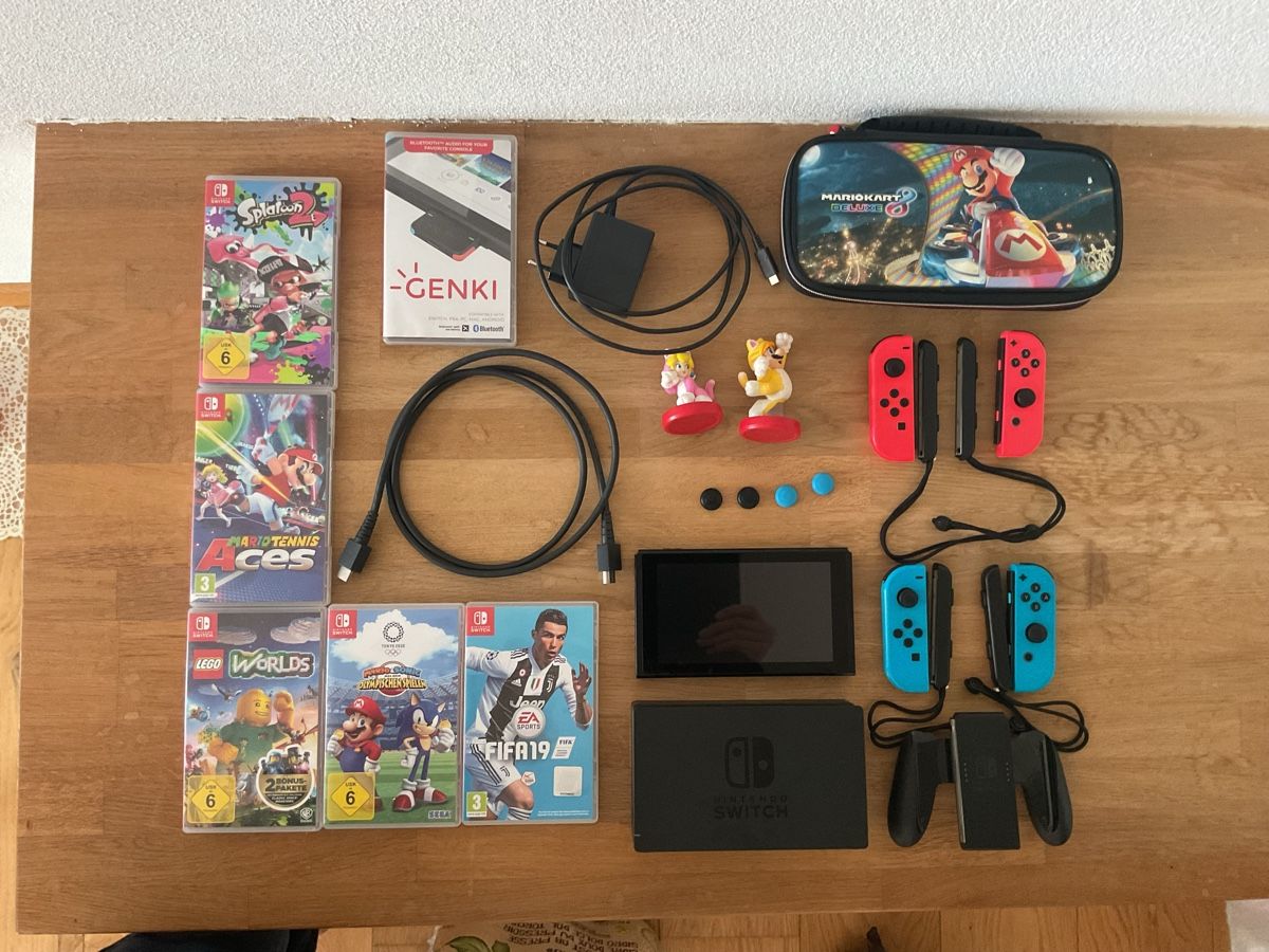 Nintendo Consoles: NINTENDO SWITCH MIT ZUBEHÖR  – D'occasion à Riniken par Bmini