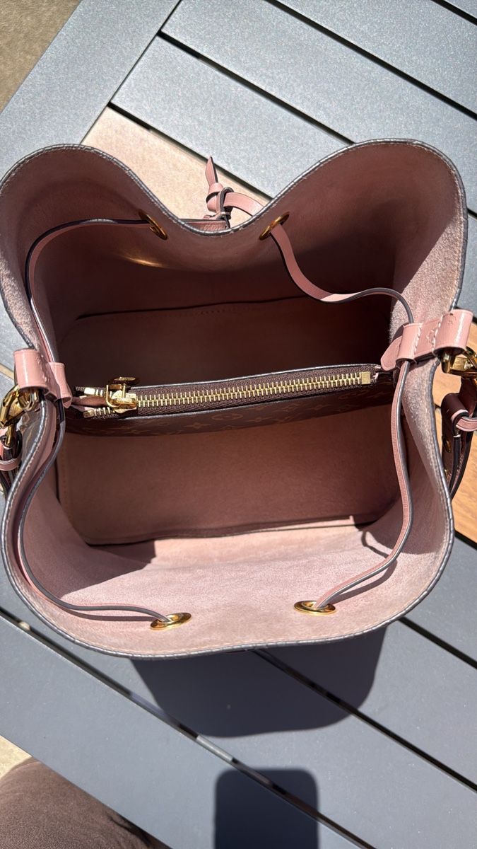 Louis Vuitton Borse da donna: Louis Vuitton NeoNoe Rosé Poudre Full Set!  – Usato da Horn venduto da Mustang12 4