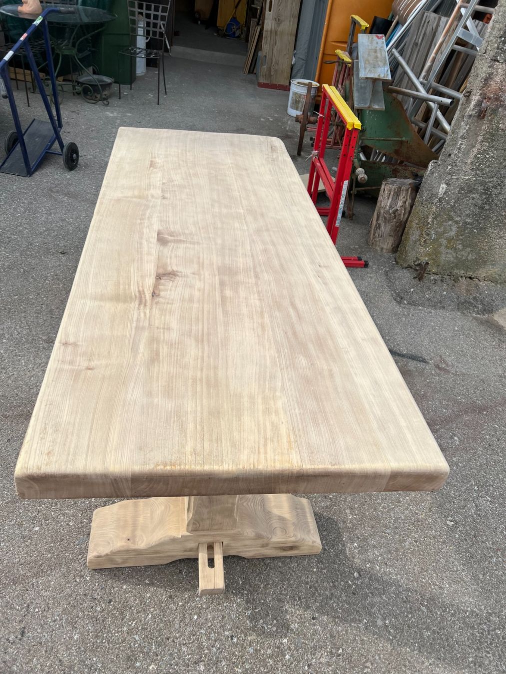 Tavoli: ART 1051-H Table monastère sablé – Usato da Pont-La-Ville venduto da BCMGLEAL 2
