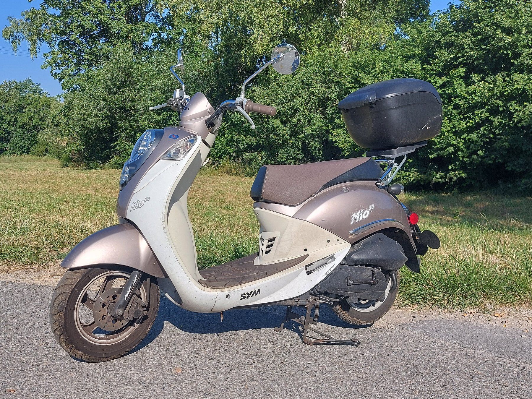 Sym Scooter: SYM Mio 50 IL Camping Roller Scooter A1 jg. 2015 Topcase – Usato da Schleitheim venduto da ZieglerMotoRecycling 3