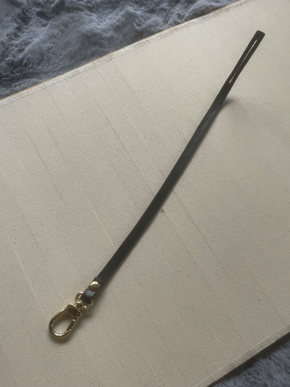 Maison Mollerus Taschen für Damen: Maison Mollerus Lederband mit Karabiner – Gebraucht aus Dietikon von Nieselchen 4