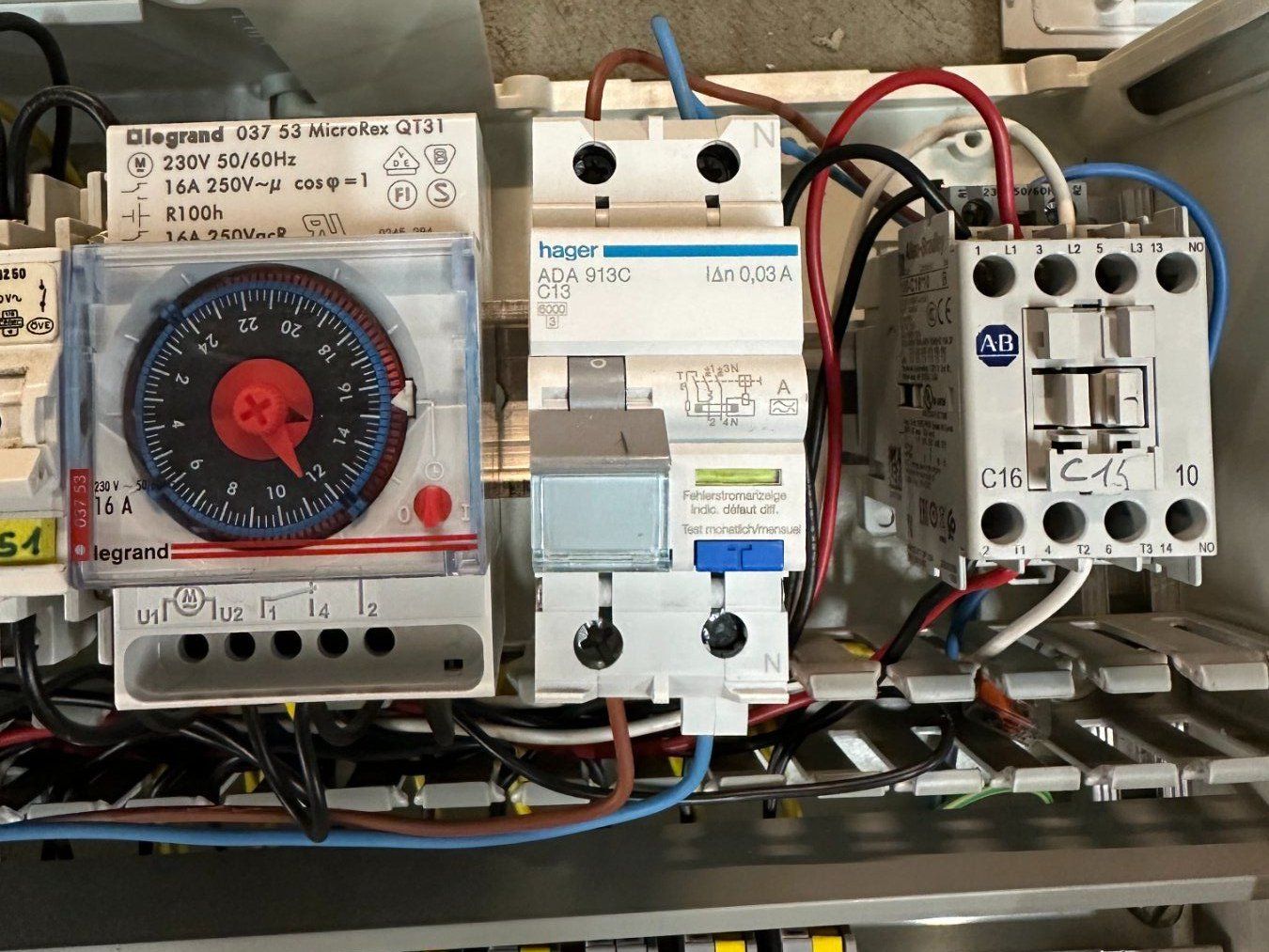 Componenti elettronici: Steuerkasten Elektrik div. Komponenten, Elektronik Bauteile – Usato da Luzern venduto da Lager6640 3