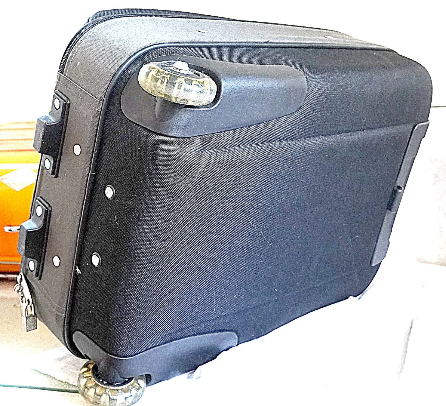 Valigie: Handgepäcktrolly Halbschalenkoffer – Usato da Baar venduto da 2cvbaar 2